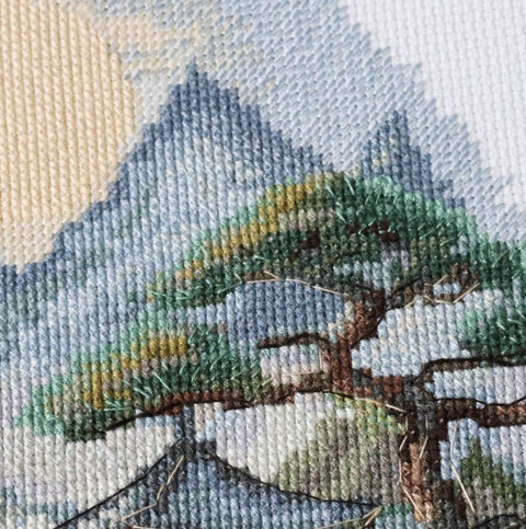 Siuvinėjimo kryželiu rinkinys „Rami vieta“ – ramus gamtos peizažas, 34×28 cm paveikslas