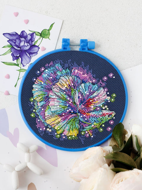 Siuvinėjimo kryželiu rinkinys su lankeliu „Neon Glitter“ – neoninis blizgus motyvas, 15 x 15 cm