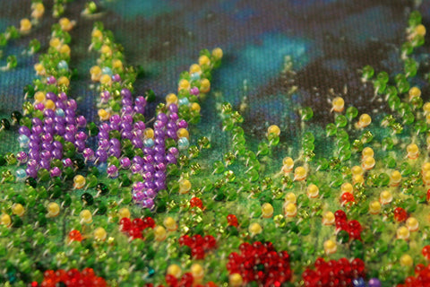 Mini karoliukų siuvinėjimo rinkinys „Lauko pieva“, 15×15 cm dekoratyvinei siuvinėjimui