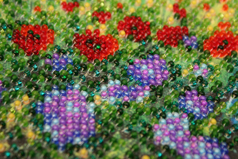 Mini karoliukų siuvinėjimo rinkinys „Lauko pieva“, 15×15 cm dekoratyvinei siuvinėjimui