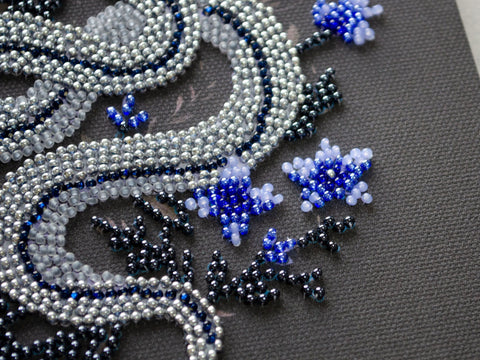 Mini sidabrinės gyvatės karoliukų siuvinėjimo komplektas 15x15 cm