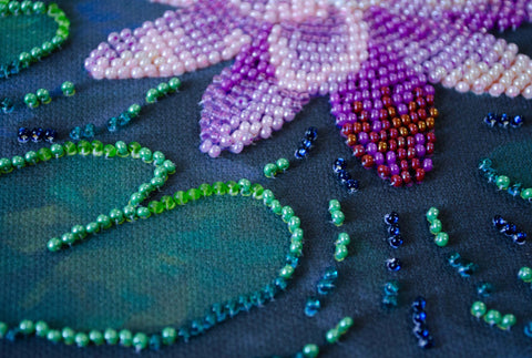 Mini siuvinėjimo karoliukais rinkinys „Vandens lelija“, 15x15 cm