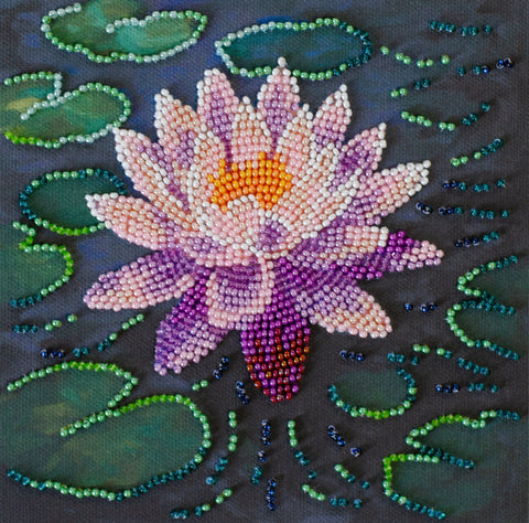 Mini siuvinėjimo karoliukais rinkinys „Vandens lelija“, 15x15 cm