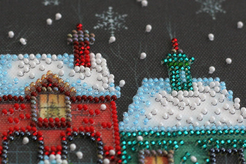 Miesto žiemos pasaka – karoliukais siuvinėjamas paveikslas, rinkinys 20x20 cm