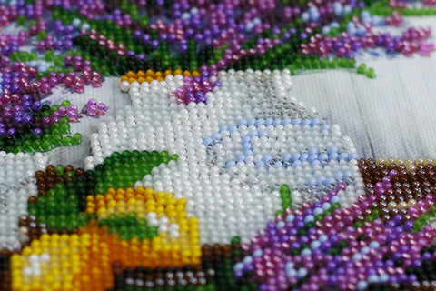 Karoliukų siuvinėjimo rinkinys „Levandų aromatas“ – natiurmorto paveikslas 20x20 cm