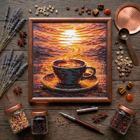 Vidutinio dydžio karoliukų siuvinėjimo rinkinys „Kvapni kava“, 20×20 cm paveikslas kavos mėgėjams