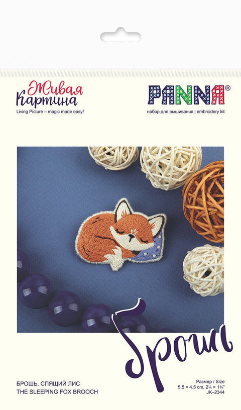 Siuvinėjimo rinkinys brošei „Mieganti lapė“ 5,5×4,5 cm - kaSiulai.lt