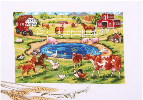 Siuvinėjimo kryželiu rinkinys PANNA „Rytas ūkyje“ – kaimo peizažas, 33,5 x 21,5 cm