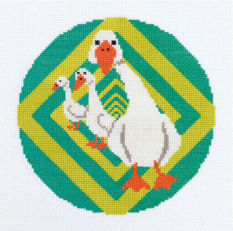 Kryželiu siuvinėjimo rinkinys „Hipnozinės žąsys“ su tirpia drobele, 17 x 17 cm
