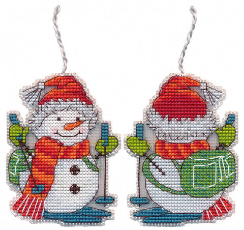 Kalėdinis kryželių siuvinėjimo rinkinys žaisliukui ant eglutės „Slidininkas“ S1699