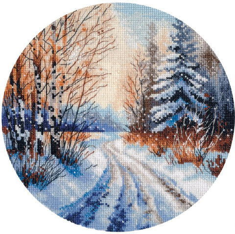 Siuvinėjimo kryželiu rinkinys „Snieguotas kelias“ – žiemos peizažas 20×20 cm ant 16 ct drobės