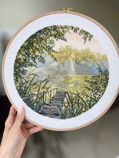 Siuvinėjimo kryželiu rinkinys „Aušros tyla“ 25 x 25 cm