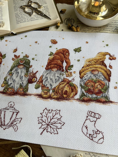 Rudeniniai nykštukai kryželiu siuvinėti – pilnas siuvinėjimo rinkinys 32x21,5 cm