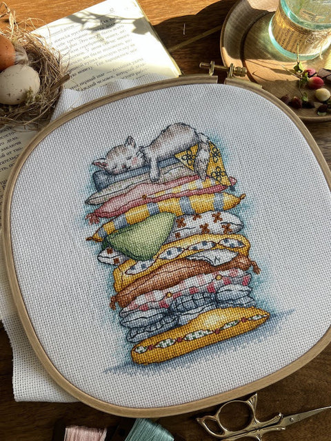 Kryželių siuvinėjimo rinkinys „Ilsintis katinas“ 13,5 × 16 cm