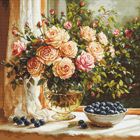 Luca-S kryželiu siuvinėjimo rinkinys „Vaza su rožėmis ir mėlynėmis“, 22×22 cm