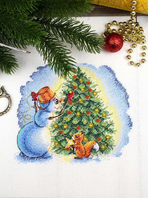 Siuvinėjimo kryželiu rinkinys „Puošiant Kalėdų eglutę“ 17 x 15 cm
