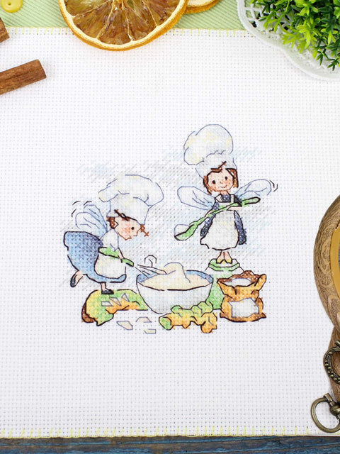 Siuvinėjimo kryželiu rinkinys „Virtuvės magija“ su fėjomis, 10×11 cm virtuvės dekorui