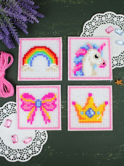 Siuvinėjimo kryželiu rinkinys „Princesės“ vaikams, 4 mini paveikslėliai 10,6×10,6 cm