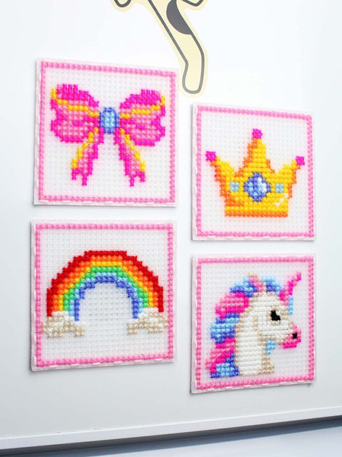 Siuvinėjimo kryželiu rinkinys „Princesės“ vaikams, 4 mini paveikslėliai 10,6×10,6 cm