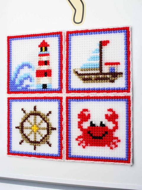 Kūrybinis siuvinėjimo kryželiu rinkinys „Jūros šauksmas“ – 4 jūriniai paveikslėliai vaikų kambario dekorui, 10,6 x 10,6 cm