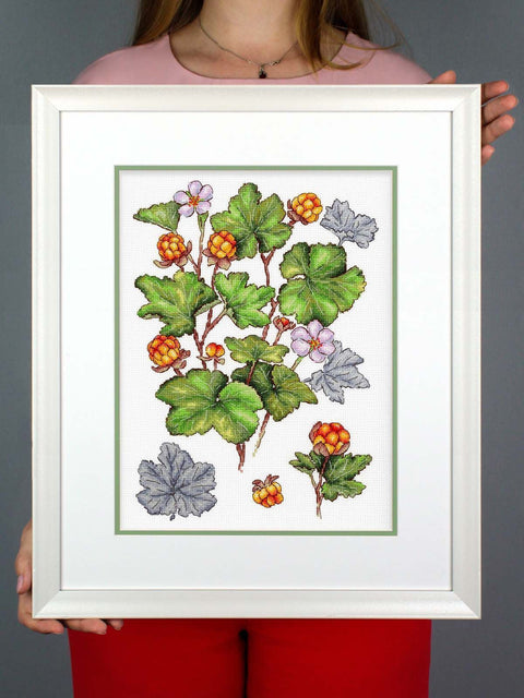 Kryželiu siuvinėjimo rinkinys „Šiaurinė uoga“ su uogų motyvu, 28 x 19 cm, 16 ct balta drobelė