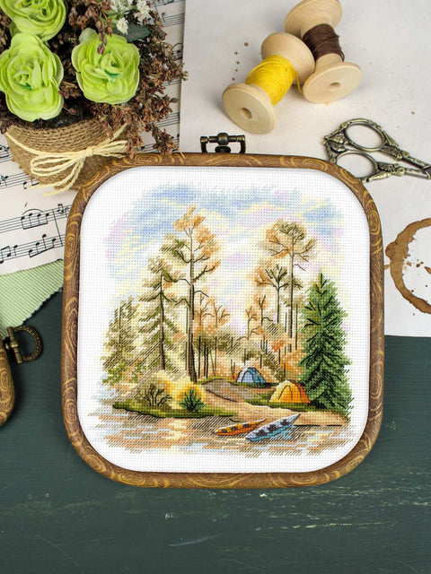Siuvinėjimo kryželiu komplektas „Pušynas“ 15×16 cm, modelis SNV-954