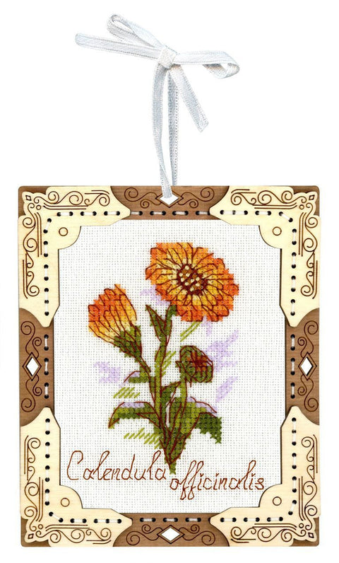 Kryželiu siuvinėta medetkų miniatiūra ant medžio, 13x11 cm