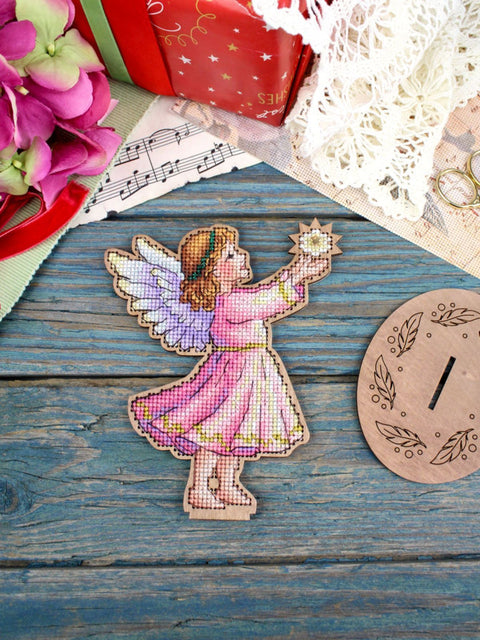 Siuvinėjimo kryželiu rinkinys ant medžio „Angelas“ 15 x 12 x 8 cm