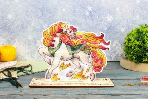 Kryželių siuvinėjimo rinkinys „Ugninis žirgas“ – 12 × 15 cm