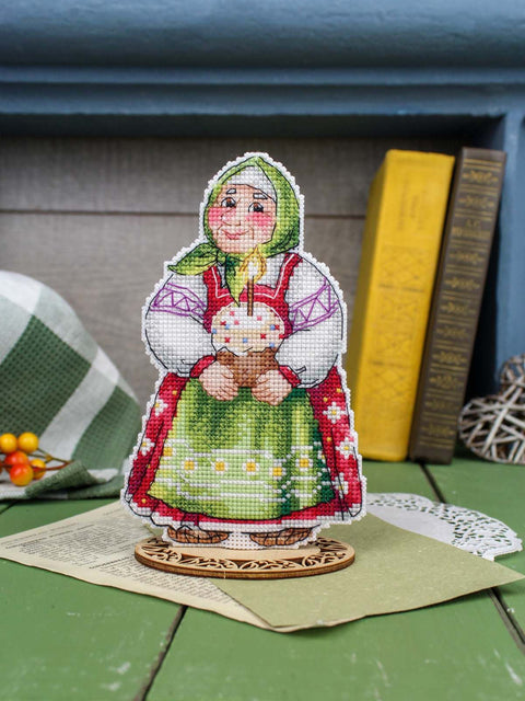 Velykinis kryželių siuvinėjimo rinkinys „Močiutė su velykiniu pyragu“ 16×10 cm dekoratyviniam paveikslėliui