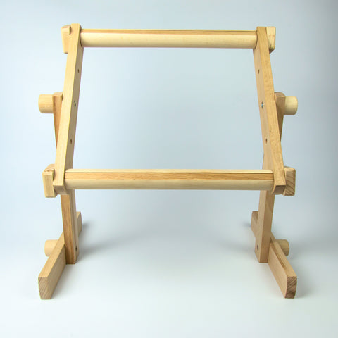 Siuvinėjimo stovas su 30×60 cm rėmu, reguliuojamas iki 40 cm - kaSiulai.lt