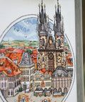 Skaičiuoto siuvinėjimo komplektas „Nuostabioji Praha“ — detalus Prahos panoramos vaizdas - kaSiulai.lt