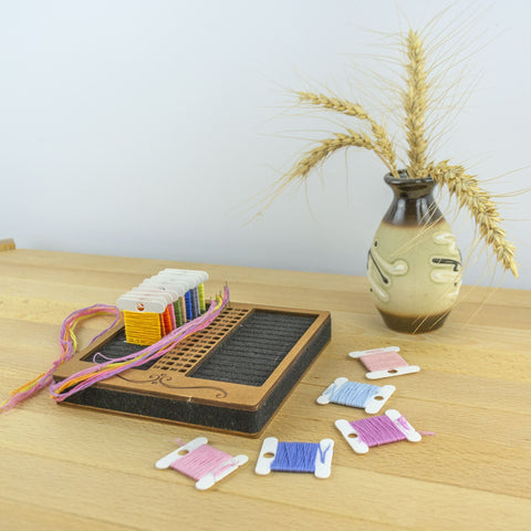 Skaidrus plastikinis siūlų ritinėlių dėklas siuvėjoms ir rankdarbiams - kaSiulai.lt