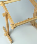 Stabilus stalinis siuvinėjimo stovas su 30×40 cm rėmu — maksimalus aukštis 30 cm - kaSiulai.lt