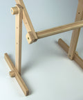 Stabilus stalinis siuvinėjimo stovas su 30×40 cm rėmu — maksimalus aukštis 30 cm - kaSiulai.lt
