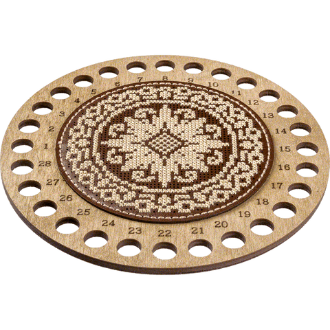 Siuvinėjimo kryželiu rinkinys – siūlų organizatorius iš dirbtinės odos 15×15 cm (Wonderland Crafts)