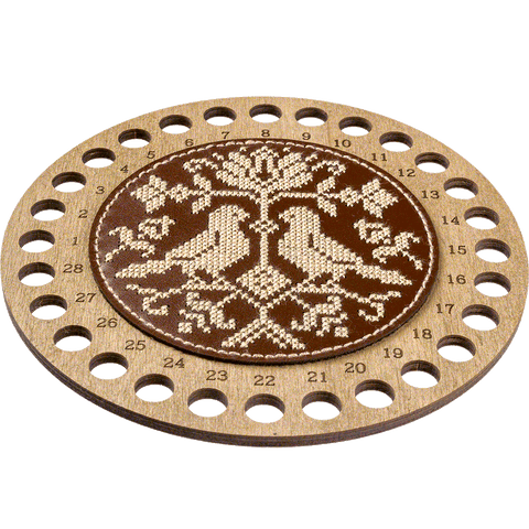 Siuvinėjimo rinkinys perforuotai dirbtinei odai – siūlų laikiklis 15×15 cm