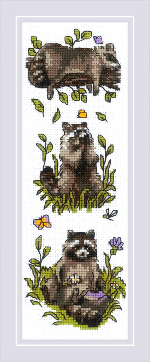 RIOLIS siuvinėjimo rinkinys „Trys meškėnai“ Nr. 2223 — 8×24 cm, 14ct AIDA, 9 spalvos