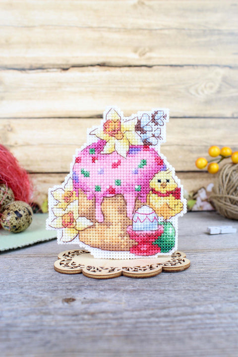 Velykinis keksiukas su glajumi — siuvinėjimo kryželiu komplektas, 10×9 cm - kaSiulai.lt