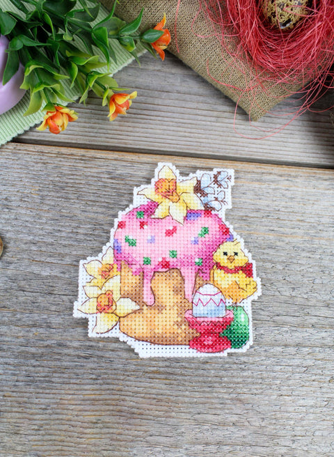 Velykinis keksiukas su glajumi — siuvinėjimo kryželiu komplektas, 10×9 cm - kaSiulai.lt