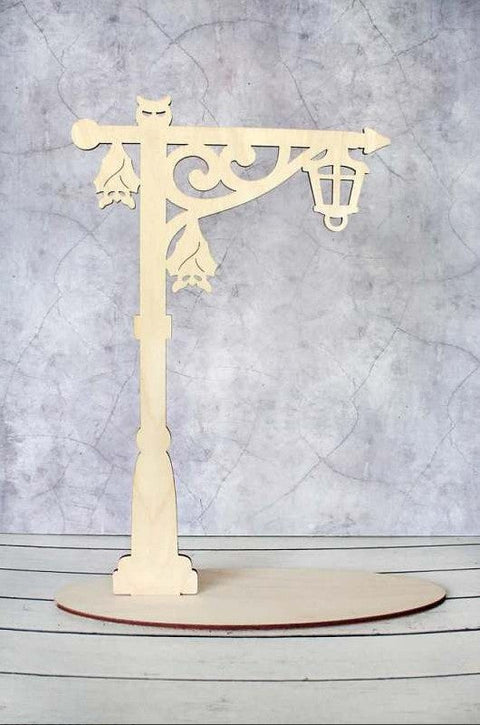 Vidutinio dydžio rudas apvalus stovas siuvinėjimo rėmeliui „Helovinas” - kaSiulai.lt