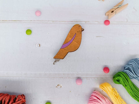 Violetinis paukščiuko formos adatos įverėjas siuvimui KF070/1 - 3 - kaSiulai.lt