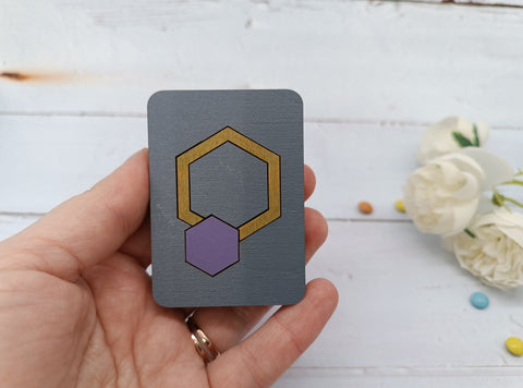 Violetinis šešiakampis medinis adatų dėklas KF056/105 - kaSiulai.lt