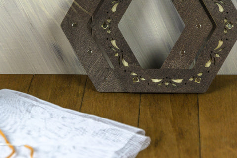 Wenge magnetinis siuvinėjimo lankelis 14×16 cm - kaSiulai.lt