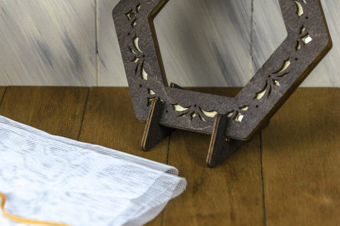 Wenge magnetinis siuvinėjimo lankelis 14×16 cm - kaSiulai.lt