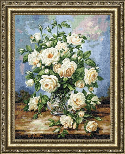 Balta rožių puokštė – „Golden Fleece“ siuvinėjimo rinkinys ant Zweigart Aida, 43,5x33,8 cm