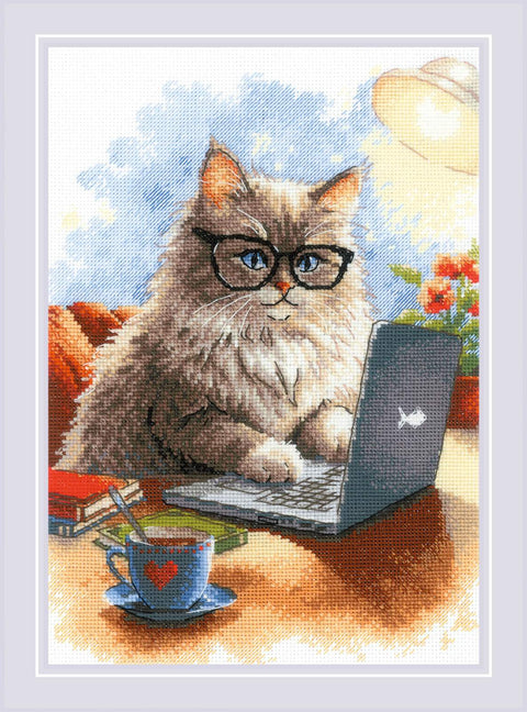 RIOLIS siuvinėjimo rinkinys "Writer of Meowmoirs" Nr. 2263 — 21×30 cm, 30 spalvų, Aida 14ct