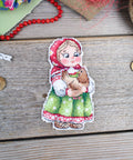 Žavingas mini siuvinėjimo komplektas „Mergaitė su višta“, 12×7 cm - kaSiulai.lt